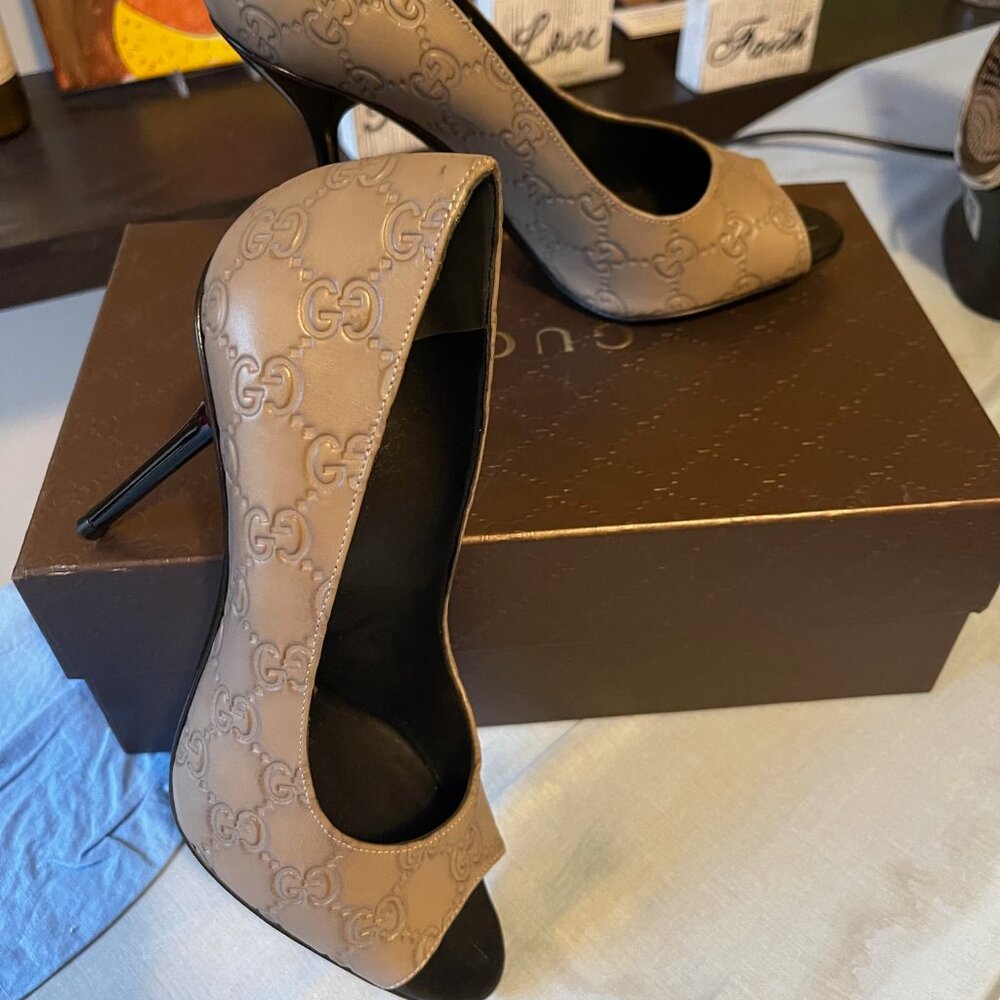 GUCCI Open toe pumps